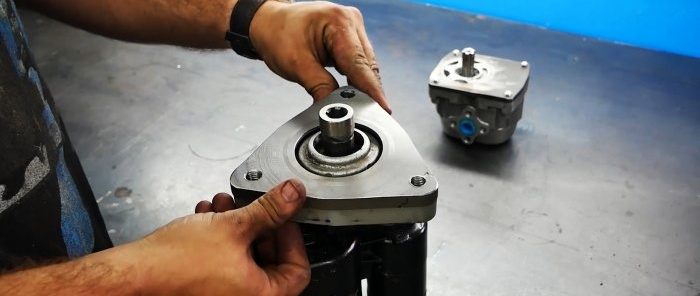 How to make a powerful hydraulic drive from a starter and an oil pump from a tractor