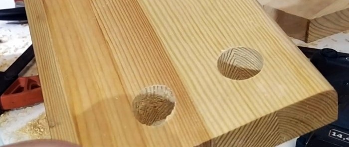 Kaip gręžti medieną plunksniniu grąžtu be skaldos