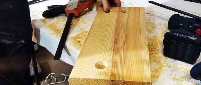 Kaip gręžti medieną plunksniniu grąžtu be skaldos