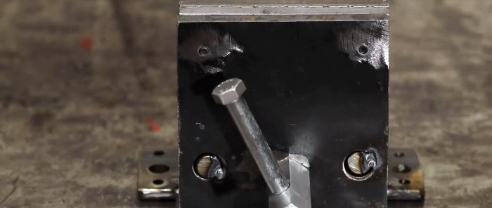 A simple vice design that is easy to repeat with your own hands