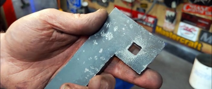 Vyrábíme čtvercové otvory do kovu v garáži