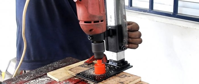 Drill-based push drilling machine for home workshop