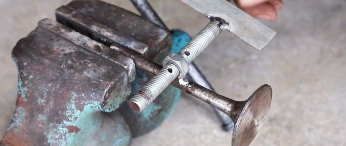 How to make a simple valve clamp