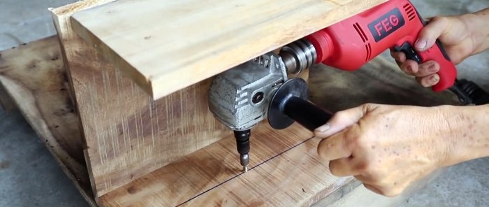 Comment assembler un engrenage conique pour une perceuse à partir d'une meuleuse cassée