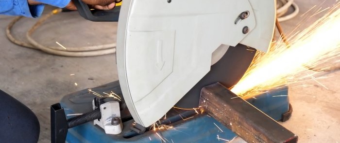 Domáci stroj na ohýbanie kovových pásov jednoduchého dizajnu