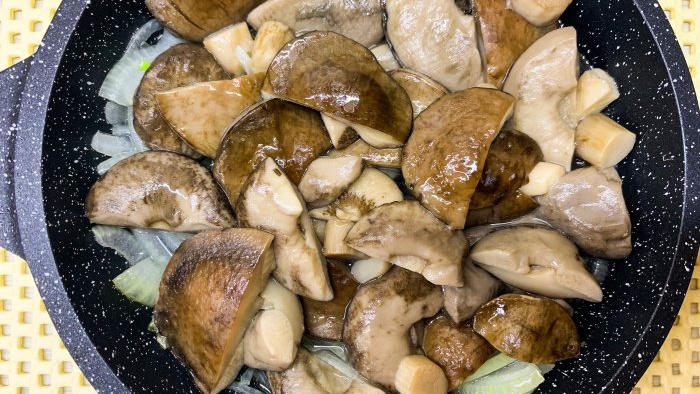 How to deliciously fry porcini mushrooms in a frying pan