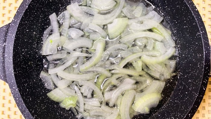 How to deliciously fry porcini mushrooms in a frying pan