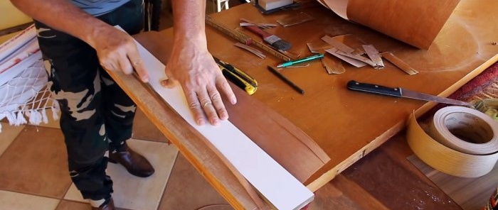 Како поправити струготине и деламинације на дну дрвених врата