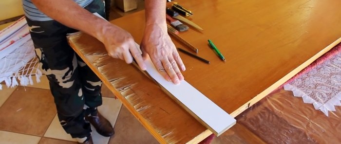 Come riparare scheggiature e delaminazioni nella parte inferiore di una porta in legno