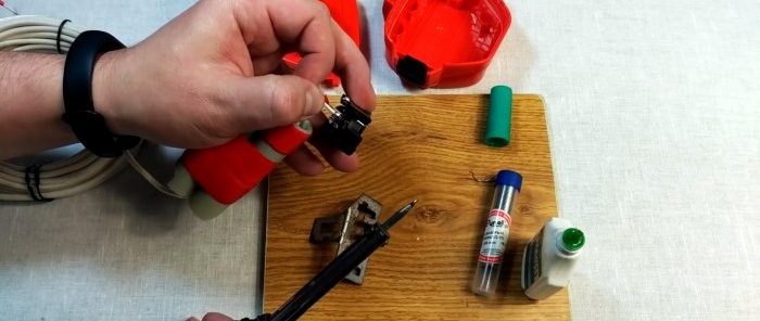 Como converter uma chave de fenda sem fio em uma com fio sem nenhum esforço extra