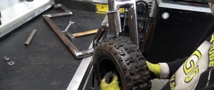 Как да си направим неразрушим електрически скутер с мощна рамка