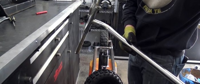 Како направити неуништиви електрични скутер са моћним оквиром