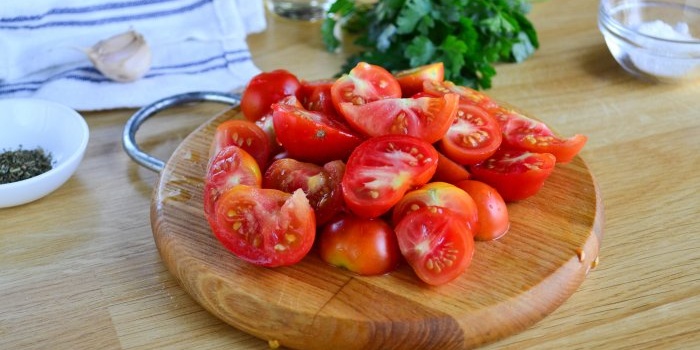 Vad ska man göra med massor av tomater Gör soltorkade tomater