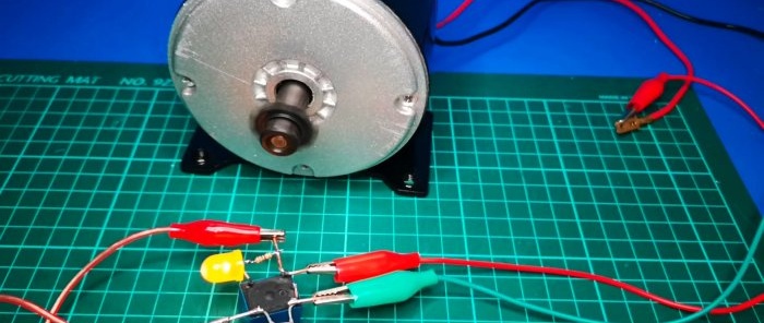 An interesting diagram of a simple soft starter using a relay without transistors or microcircuits