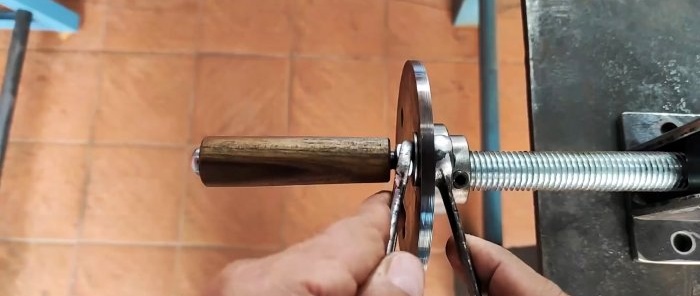 How to make a long clamp with a lifting chute for quick work