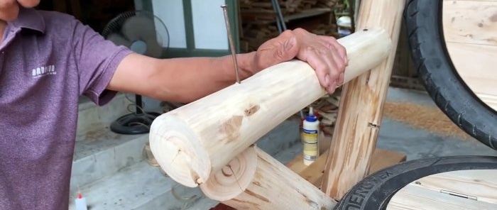 Hoe maak je een buitenstoel van oude banden?