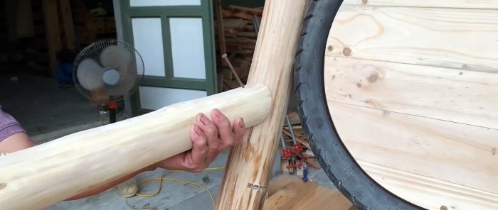 Како направити столицу на отвореном од старих гума