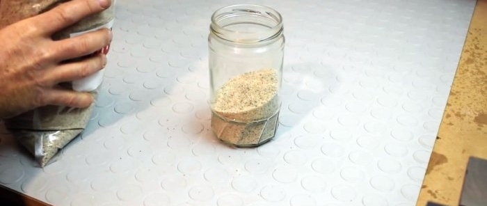 كيفية إزالة الصدأ من الأجزاء الصغيرة باستخدام مفك البراغي دون السفع الرملي