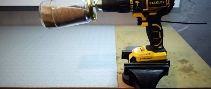 Cómo quitar el óxido de piezas pequeñas con un destornillador sin chorro de arena