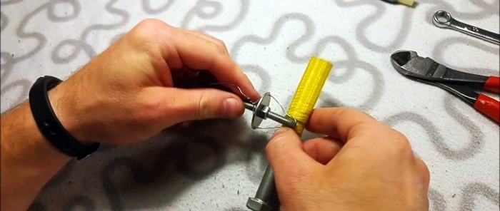 Como fazer uma braçadeira simples com fixadores comprados em loja