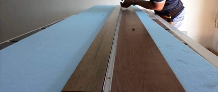 Comment créer un guide pour une scie à main et couper des planches exactement comme sur une scie circulaire stationnaire