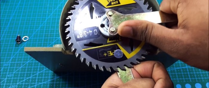 Do-it-yourself hand-held circular saw for wood from PVC pipes