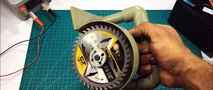 Do-it-yourself hand-held circular saw for wood from PVC pipes