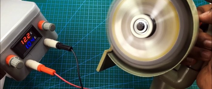 Do-it-yourself hand-held circular saw for wood from PVC pipes