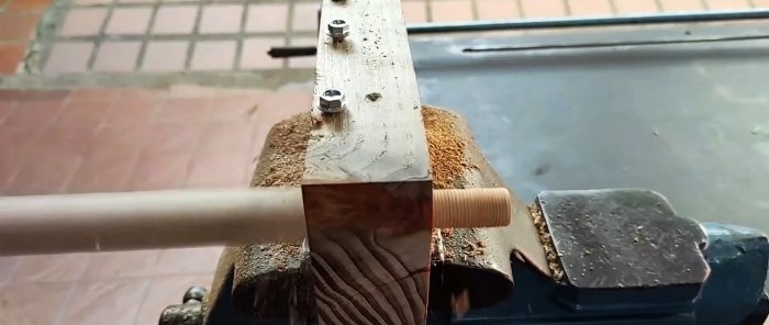 How to make round sticks with simple DIY equipment