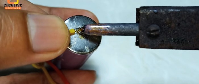 כיצד ליצור סוללה עם ויסות מתח עד 36 V