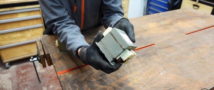 Како направити електромагнетни шкрипац из микроталасне пећнице за тренутну фиксацију