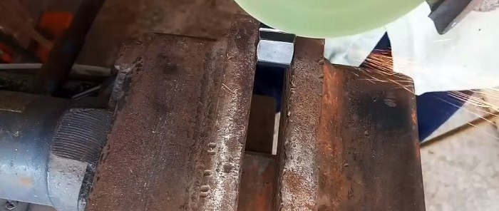 Hjemmelaget ultrarask klemmeskrue med unik glidemekanisme