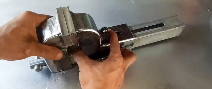 Homemade Ultra-Fast Clamping Vise with Unique Sliding Mechanism