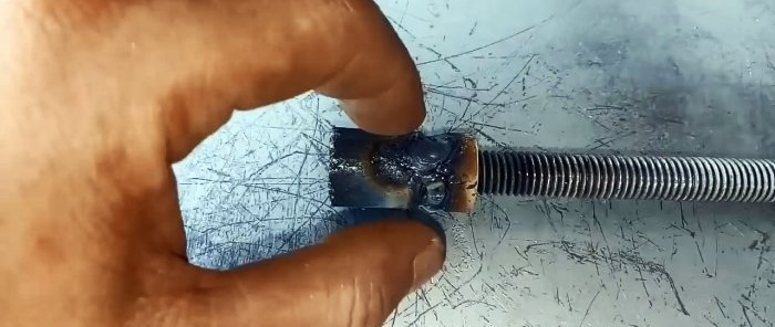 Hjemmelaget ultrarask klemmeskrue med unik glidemekanisme