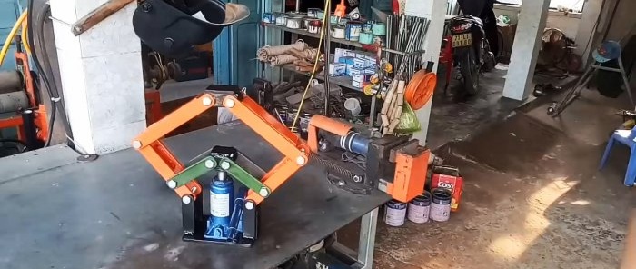Homemade attachment for doubling the lifting height of a hydraulic jack