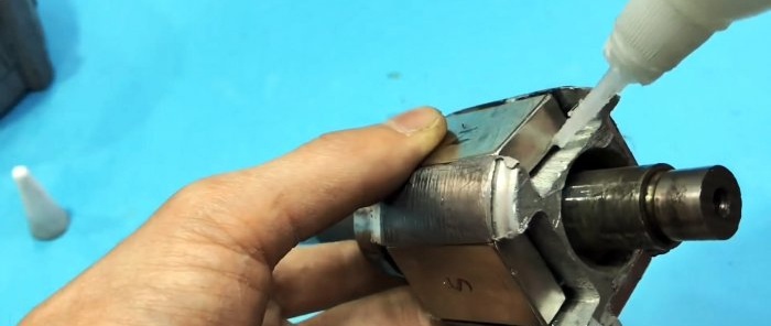 Hvordan man laver en vindgenerator fra en asynkron elektrisk motor