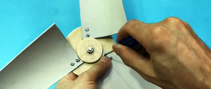 Hvordan lage en vindgenerator fra en asynkron elektrisk motor