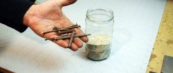 Hur man tar bort rost från små delar med en skruvmejsel utan sandblästring