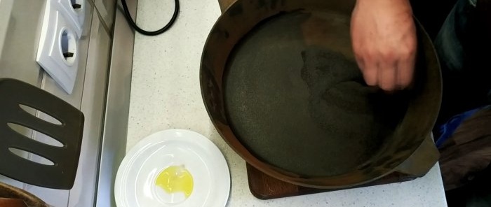 Com restaurar una paella de ferro colat i fer-la antiadherent
