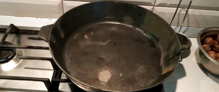 How to restore a cast iron skillet and make it non-stick