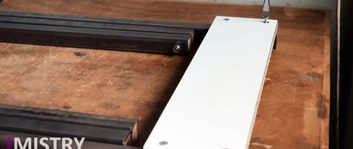 Како направити издржљиву и удобну склопиву столицу од једноставних материјала својим рукама