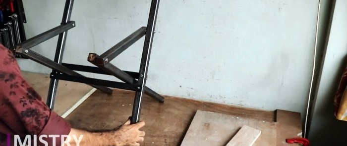 كيفية صنع كرسي قابل للطي متين ومريح من مواد بسيطة بيديك