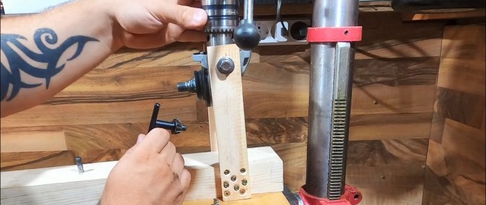 Cómo hacer un accesorio giratorio para una perforadora a partir de una caja de cambios de amoladora angular