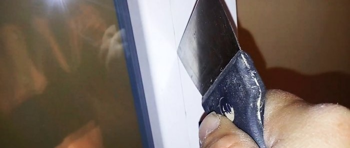 كيف وكيفية إزالة الخرز الزجاجي من نافذة بلاستيكية دون ضرر