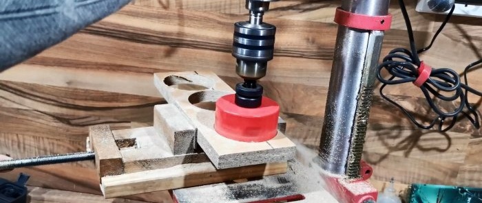 Do-it-yourself-Schleifdickenaufsatz für eine Bohrmaschine