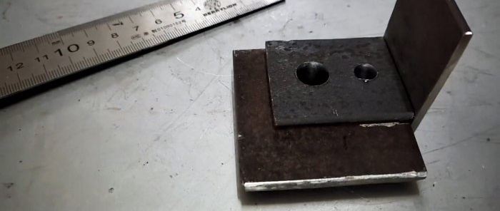 Cách làm chốt cửa tự khóa từ tấm kim loại còn sót lại