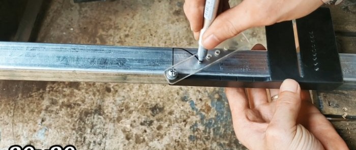 איך להכין כלי לסימון עיקולים חלקים של צינורות פרופיל