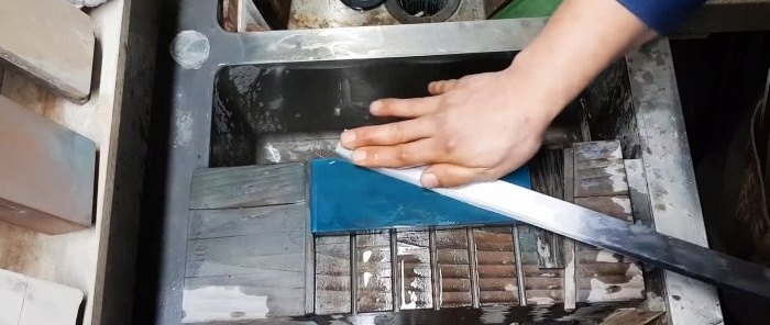 How to sharpen long jointer knives yourself