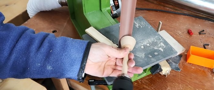 Wie man ganz einfach runde Möbelgriffe ohne Drehmaschine herstellt