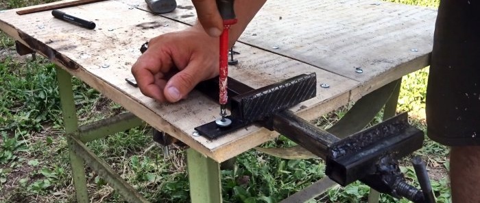 Comment fabriquer un simple étau à partir de ferraille
